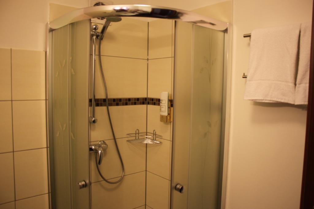 As Hotel Gottingen Room photo